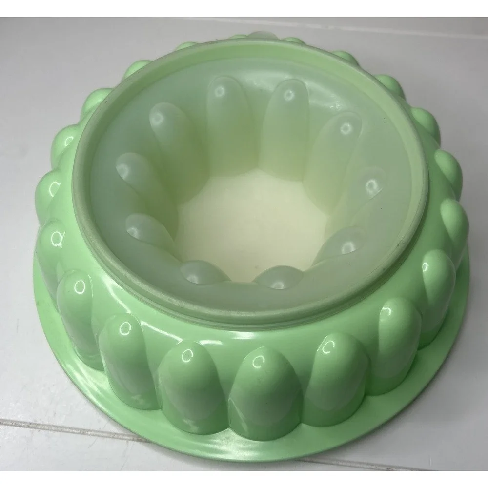Vintage‎ Tupperware 1203 Mint Green Bundt Cake Pan Jello Mold Retro Baking